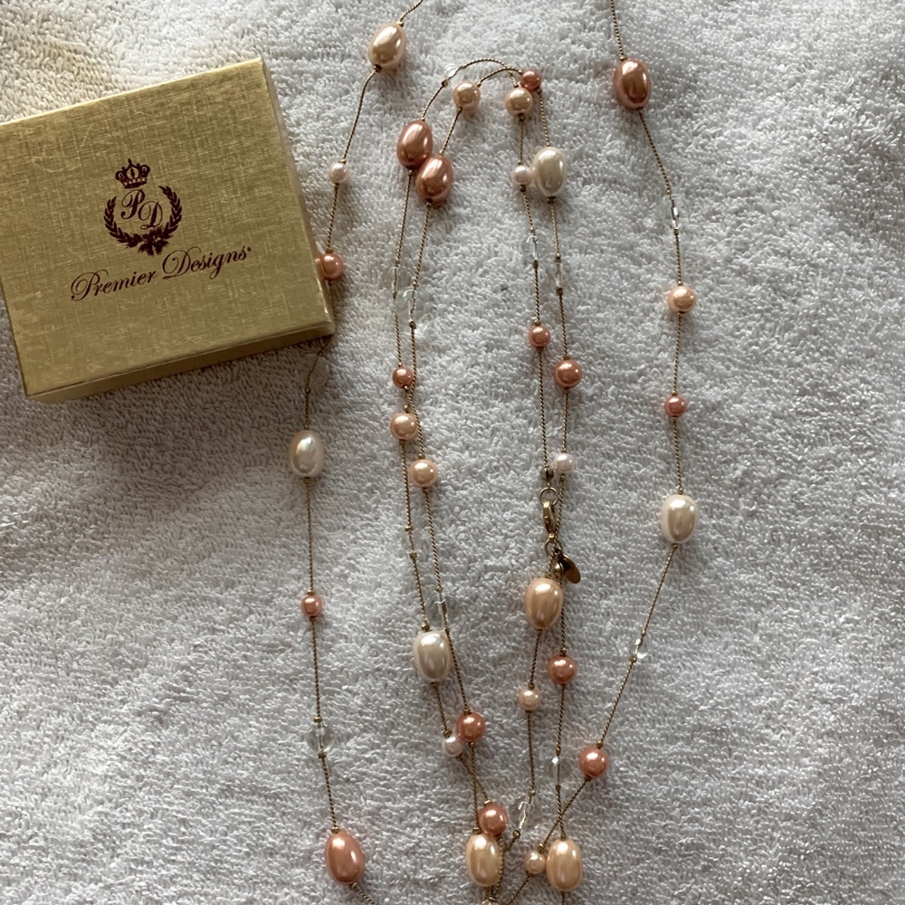 Cafe Au Lait Premier Design Necklace